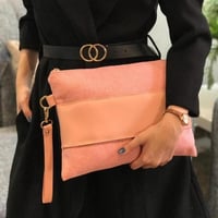 شنطة يد باوتش قماش وردي 30 * 22 سم