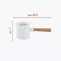 ركوة قهوة سيراميك بيضاء بمقبض خشبي صغير