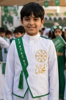 سديري بشت ولادي سادة أبيض برواز أخضر نقشة سيفين ون...