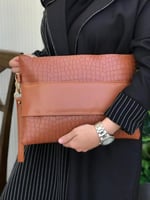 شنطة يد باوتش جلد محبب بني جملي 30 * 22 سم