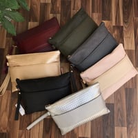 شنطة يد باوتش جلد محبب اسود 30 * 22 سم