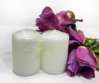 طقم شموع أسطوانية بيضاء للديكور - حبتين سادة