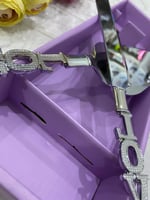 طقم سكين وشيال فضي فاخر بتصميم LOVE لحفلات الزفاف...