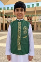 سديري ولادي سادة أخضر زيتي بياقة سعودية واقفة وتطر...