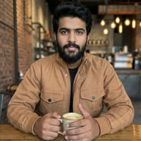 جاكيت بومبر قطني كاجوال بجيوب سحاب جانبية - جملي س...