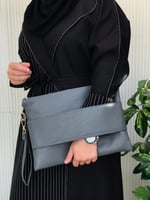 شنطة يد باوتش جلد ناعم رمادي غامق 30 * 22 سم