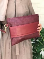 شنطة يد باوتش جلد محبب عودي 30 * 22 سم