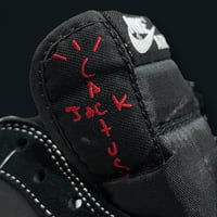 ترافس اسكوت اسود ماستر