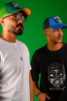 كاب سماوي واسود بطبعة PANTHER في المنتصف