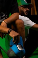 كاب سماوي واسود بطبعة PANTHER في المنتصف