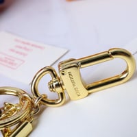 ميدالية لويس فيتون النسائية