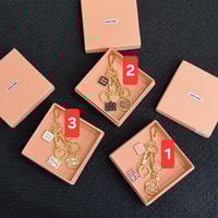 ميدالية ميو ميو 3 في 1