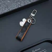 ميدالية لويس فيتون اورنج