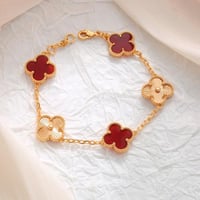 اسوارة فان كليف ذهبي مع احمر الجديدة