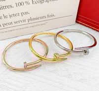 اسوارة كارتير مسمار النسائية