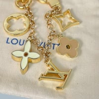 ميدالية لويس فيتون النسائية