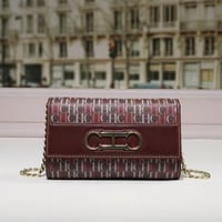 شنطة كروس سي اتش كارولينا هيريرا