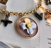 ميدالية لويس فيتون النسائية