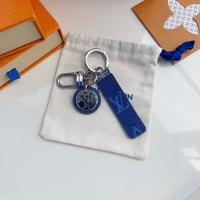 ميدالية لويس فيتون كحلي