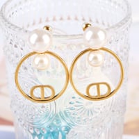 حلق ديور Dior مميز