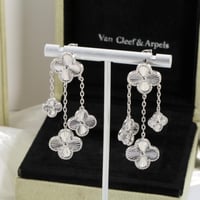 حلق فان كليف 4 وردات فضي