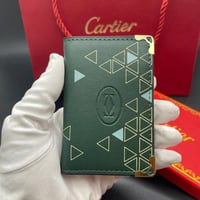 محفظة كارتير بطايق باللون الأخضر