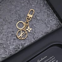 ميدالية لويس فيتون النسائية