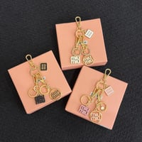 ميدالية ميو ميو 3 في 1