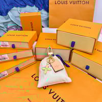 ميدالية لويس فيتون النسائية