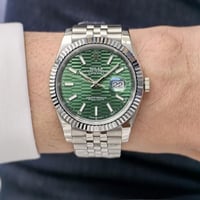 ساعة رولكس ديت جست وسط