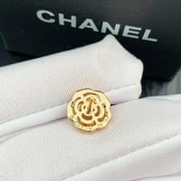 حلق شانيل وردة