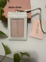 تعليقة بطايق ميو ميو ابيض