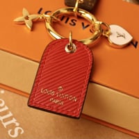 ميدالية لويس فيتون النسائية