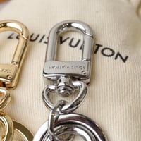 ميدالية لويس فيتون قفل