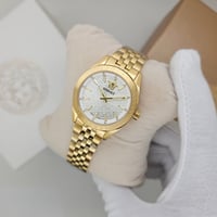 ساعة فرزاتشي النسائية