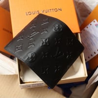 محفظة لويس فيتون