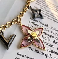 ميدالية لويس فيتون النسائية