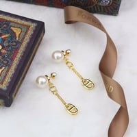 حلق ديور Dior ذهبي