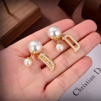 حلق ديور Dior ذهبي