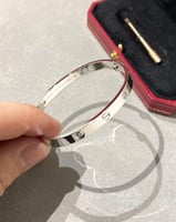 اسوارة كارتير لوف LOVE