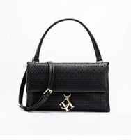 شنطة فاخرة من كارولينا هيريرا