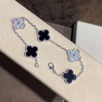 اسوارة فان كليف باللون الملكي