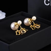 حلق ديور Dior ذهبي