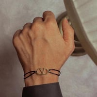 اسوارة فالنتينو خيط