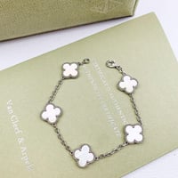 اسوارة فان كليف وردة بيضاء