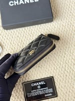 محفظة شانيل النسائية الأكثر شهرة