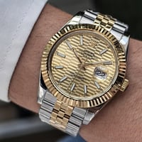 ساعة رولكس ديت جست وسط