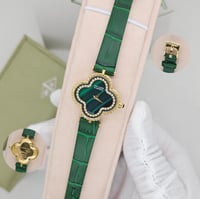 ساعة فان كليف باللون الأخضر