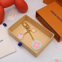 ميدالية لويس فيتون النسائية