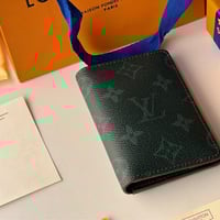 محفظة لويس فيتون